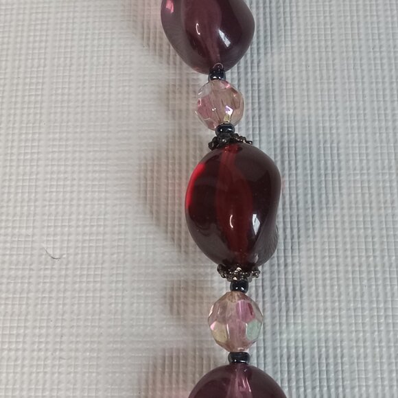 Carol for Eva Graham Purple and Red Iridescent Beaded Single Strand Necklace - Picture 6 of 8